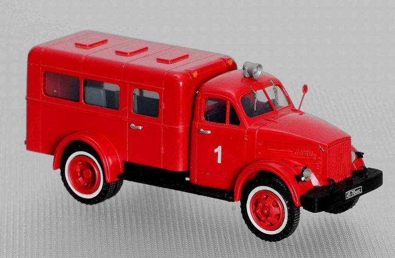 Пожарный штабной автомобиль для выезда к месту пожара оперативной группы, организации связи и освещения на базе санитарного ПАЗ-653 (шасси ГАЗ-51К 4х2)
