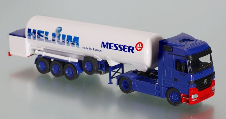 Mercedes Benz Actros MP2 Megaspace 1844S «Messer Griesheim» truck tractor with 3-axle semi-trailer T 285