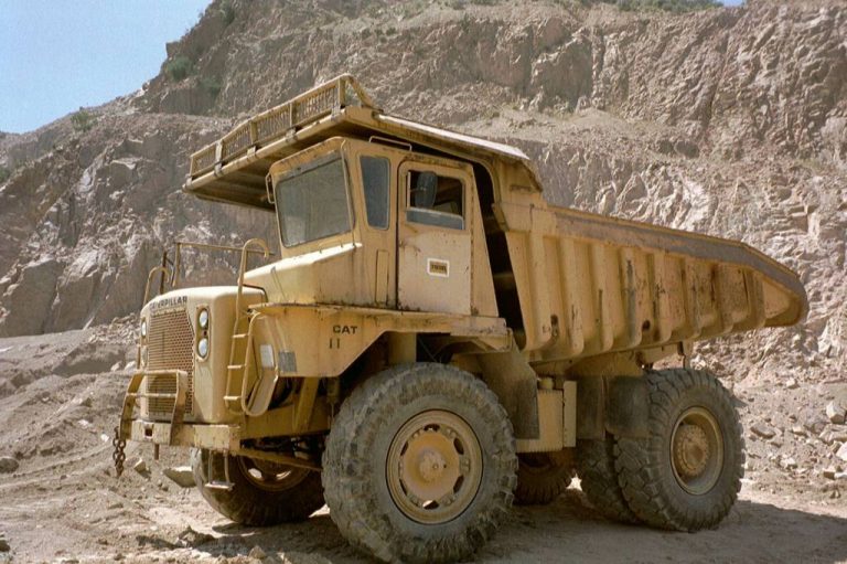 Сaterpillar 769B off-road Mining rear dump truck