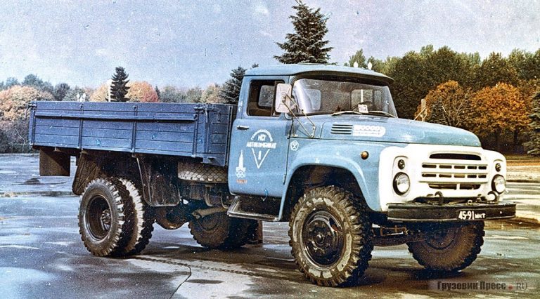 ЗиЛ-130-76 или 130-80 бортовой грузовик Автокомбината №1 Главмосавтотранса