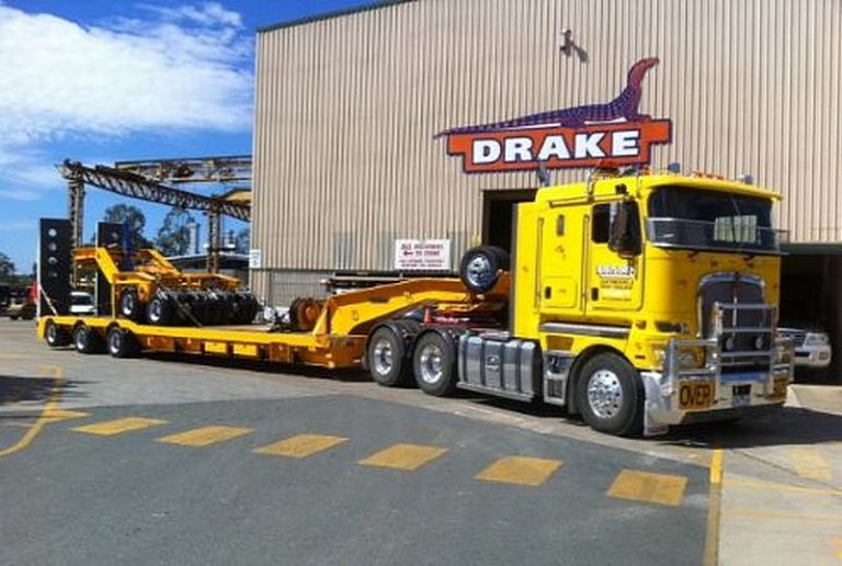 Kenworth K200 2.8M Aerodyne truck tractor with semi-trailer Drake Trailer: Dolly and Swingwing Trailer