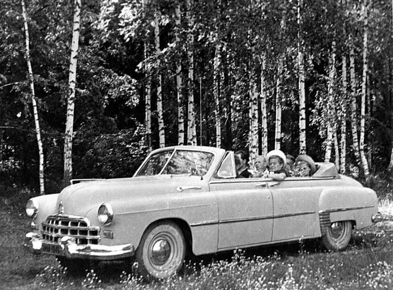 ЗиМ ГАЗ-12А заднеприводный фаэтон с матерчатой крышей и целлулоидными боковыми окнами