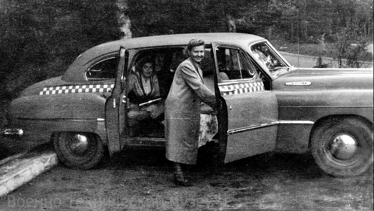 ЗиМ, ГАЗ-12А заднеприводный автомобиль такси повышенной комфортности