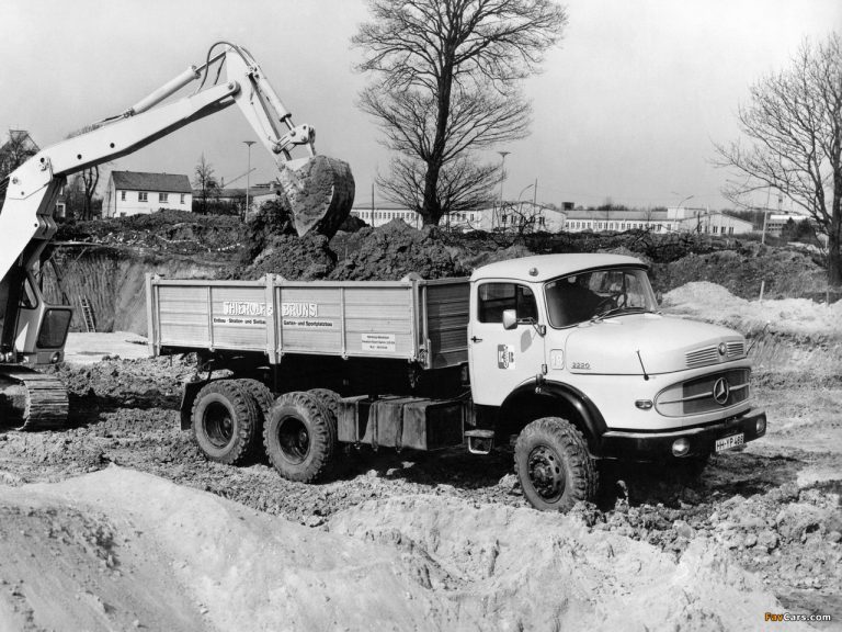 Mercedes-Benz LAK 2624 construction three-way dump truck Meiller Kipper