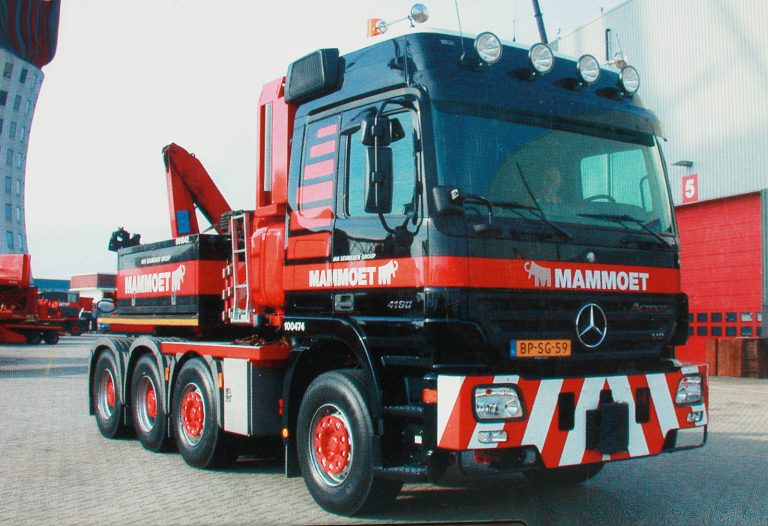 Mercedes Benz Actros MP2 4160S SLT «Mammoet» heavy saddle-ballast tractor with manipulator crane Hiab