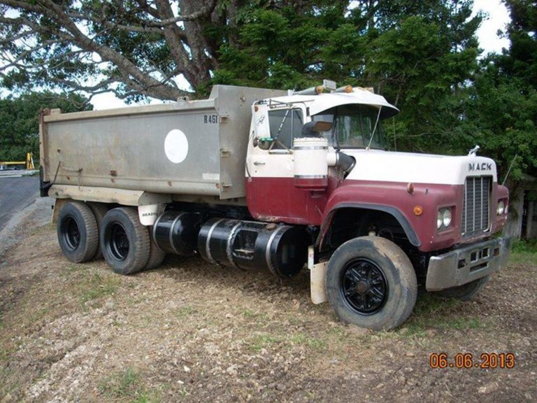 Mack DM600 construction three-way dump truck Meiller-Kipper