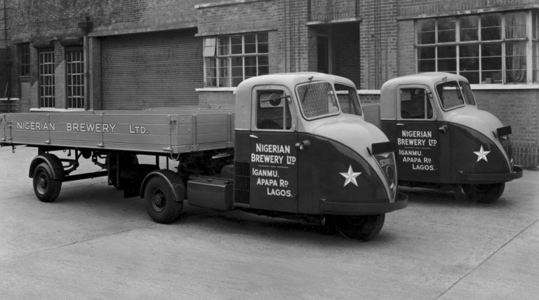 Scammell Scarab «Watneys» truck tractor with flatbed semi-trailer
