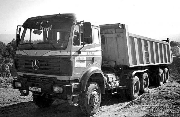 Mercedes-Benz SK 2635S «Readymix» truck tractor with rear dump truck semi-trailer Meiller MHKS 40/2