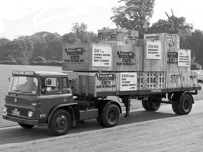 Bedford TK «Guinness» truck tractor with semi-trailer-platform