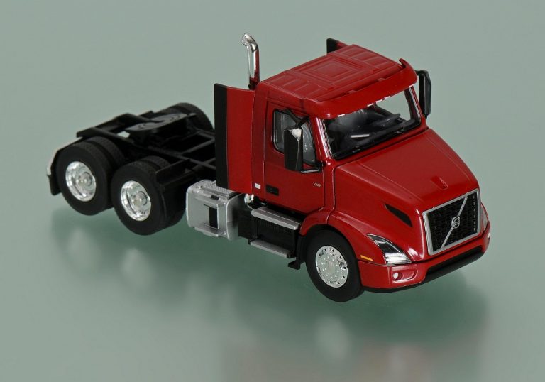 Volvo VNR 300 Day Cab truck tractor