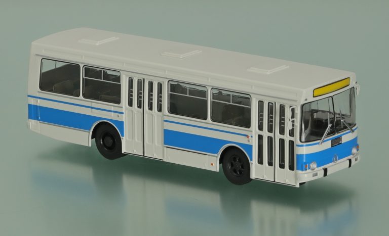 ЛАЗ-4202 2-дверный городской автобус среднего класса