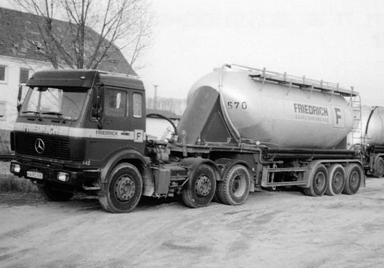 Mercedes-Benz NG, Neuen Generation, 1932S «Readymix AG» truck tractor with bottom semi-trailer
