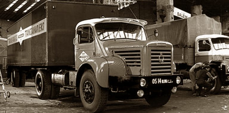Berliet TLR 8M3 «Chambourcy» truck tractor with semi-trailer-food tank