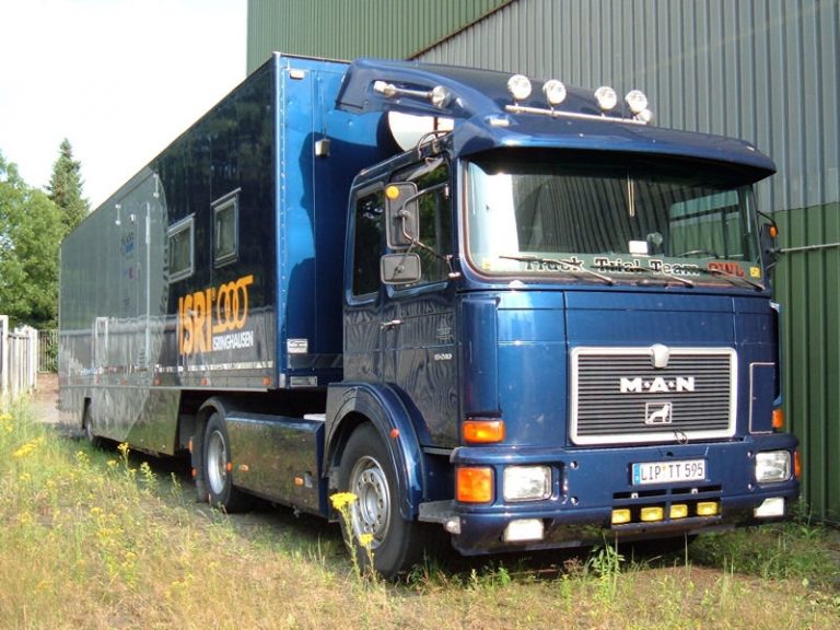 MAN F8 19.361 FS «MAN» Highway truck tractor and 3-Axle semi-trailer-container ship