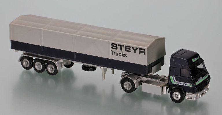 Steyr 19S33 «Steyr Truck» Highway truck tractor with flatbed semi-trailer