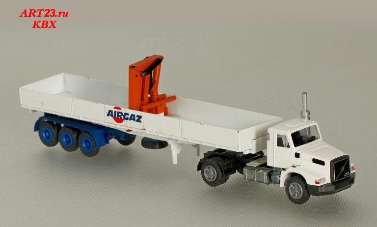 Volvo NL 12 Intercooler «Airgaz» truck tractor with semi-trailer and manipulator crane