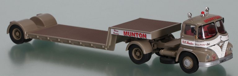 Foden S21, Mickey Mouse, «G. C. Munton» truck tractor with low-frame semi-trailer