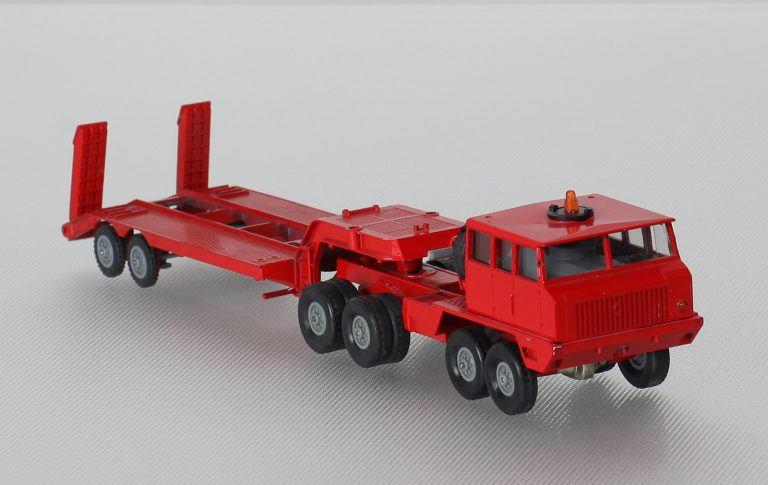 Berliet T12 №2 truck tractor with low-frame treller