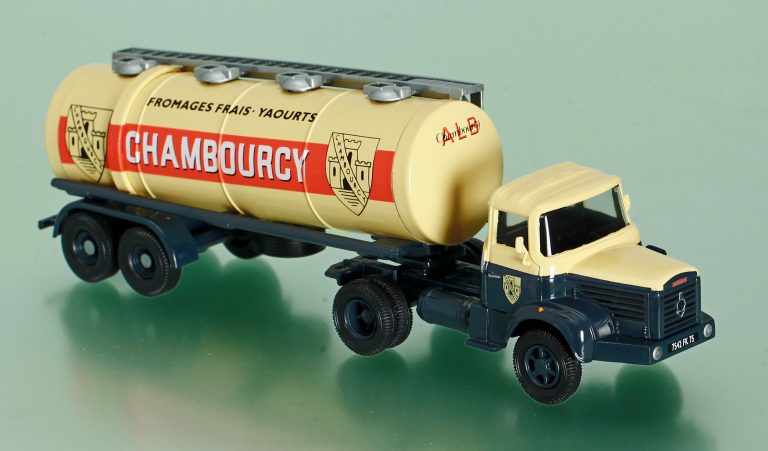 Berliet TLR 8M3 «Chambourcy» truck tractor with semi-trailer-food tank
