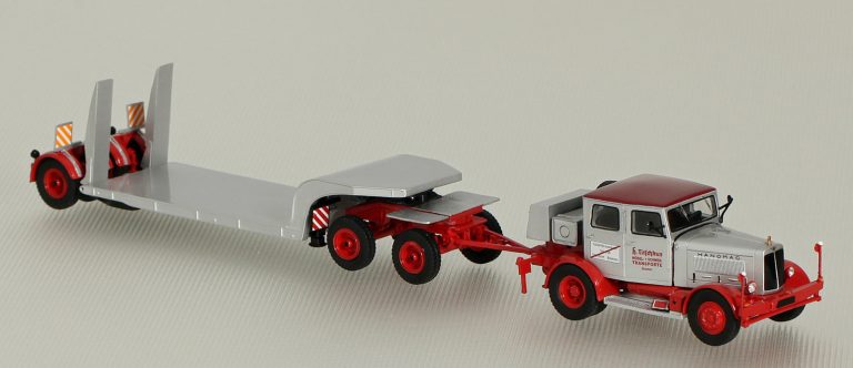Hanomag SS 100 «Titschkus» road tractor with 3-Axle trailed low-frame treller Langendorf T