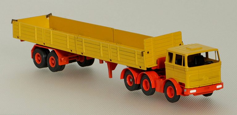 Mercedes-Benz LPS 2024 truck tractor with flatbed semi-trailer