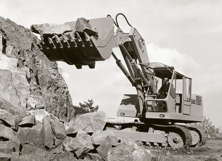 RTS 961, Liebherr RT 1000 before 1969, career crawler hydraulic excavator