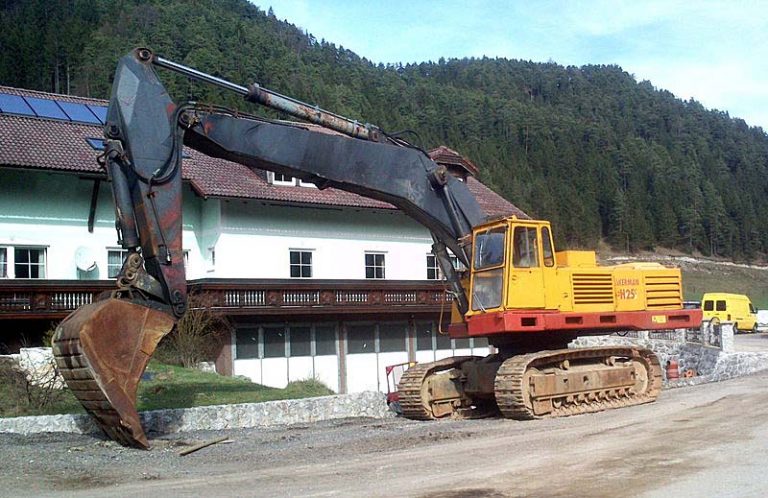 Akerman H25B crawler hydraulic excavator