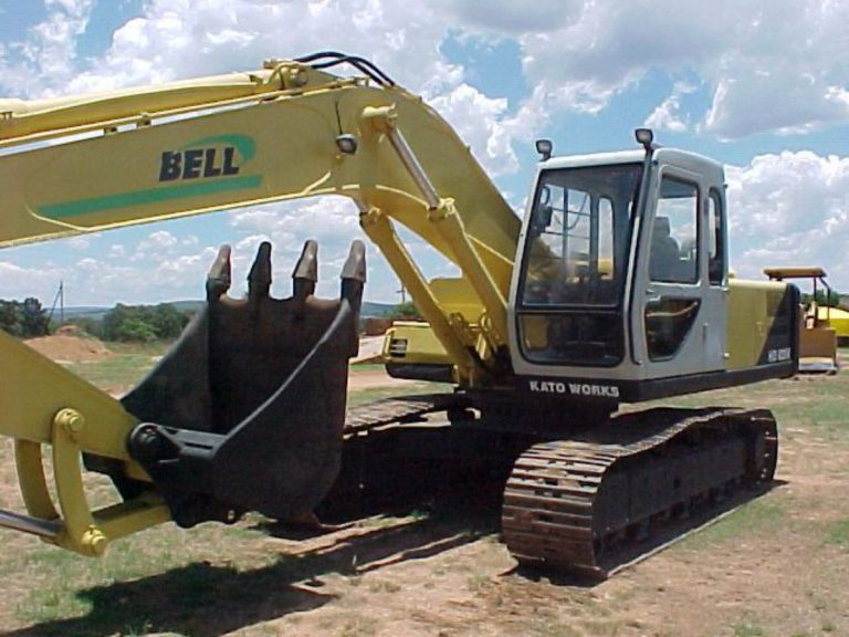 Bell, Kato HD 820 E crawler hydraulic excavator