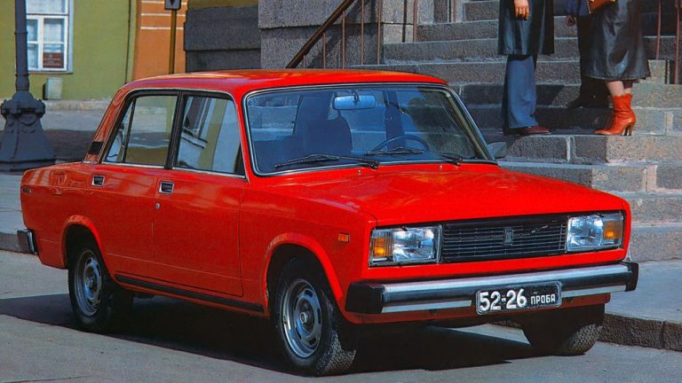 ВАЗ-2105 «Жигули» заднеприводный седан