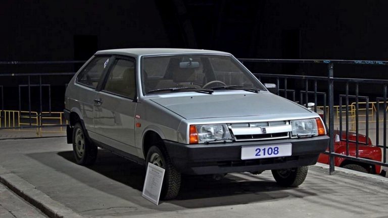 ВАЗ-2108, Лада-Спутник-1300 автомобиль с кузовом хэтчбек