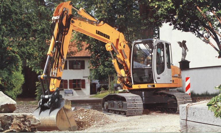 Liebherr R 313 Litronic crawler hydraulic excavator