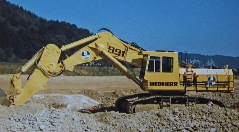 Liebherr R 991 crawler hydraulic mining shovel