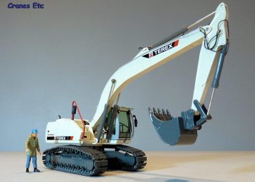 Terex/Atlas TC 225 LC crawler hydraulic excavator