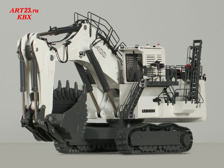 Liebherr R 9400 crawler hydraulic mining shovel