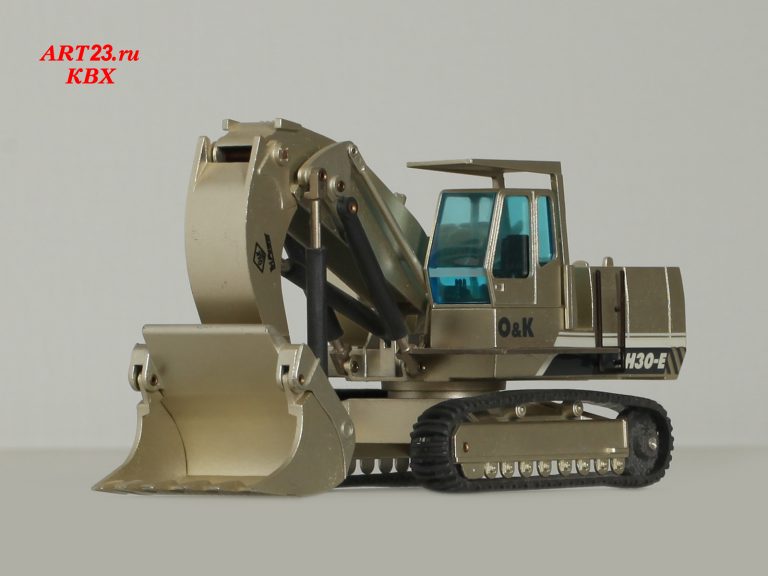 O&K RH30-E Tri Power career crawler hydraulic excavator