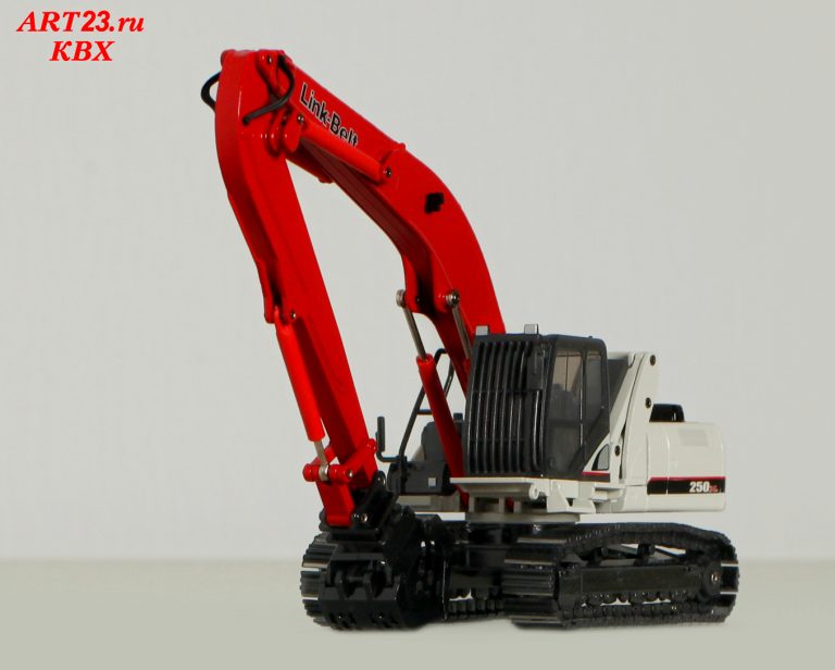 Link-Belt LBX 250X3 MH crawler hydraulic excavator-reloader with grapple