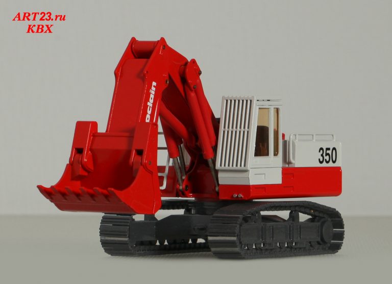 Poclain 350 CK crawler hydraulic mining shovel
