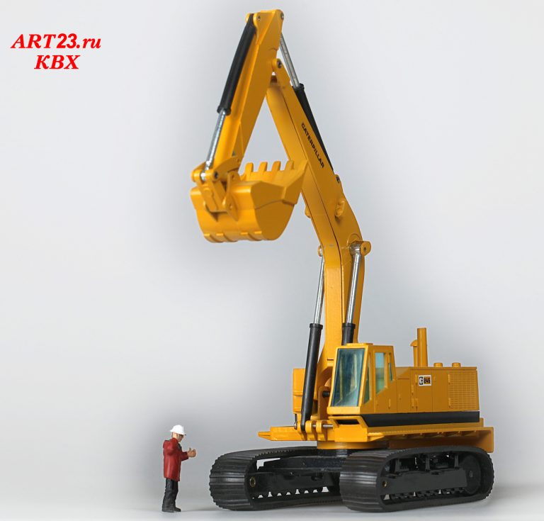 Caterpillar 245 crawler hydraulic excavator