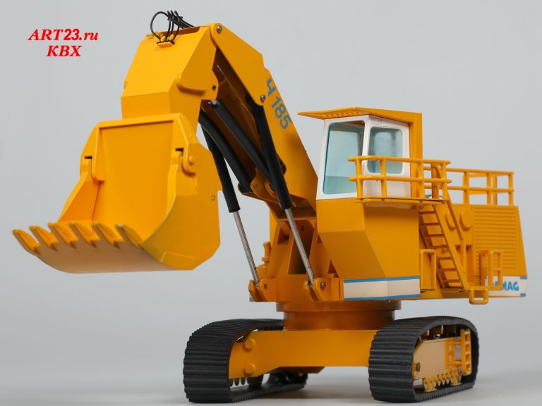 DEMAG H185 crawler hydraulic mining shovel