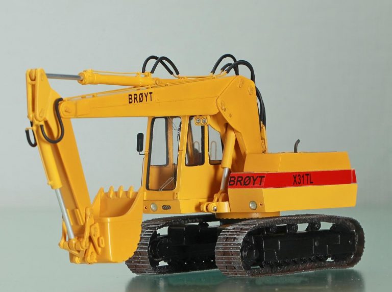 Broyt X31 TL crawler hydraulic excavator