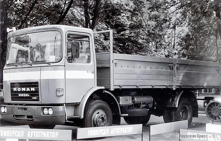 Roman 8.135F flatbed truck