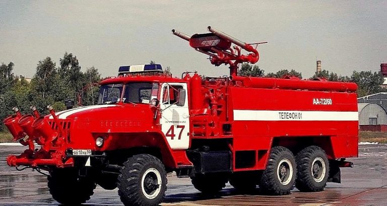 АА-7,2-60(4320) стартовый аэродромный пожарный автомобиль на шасси Урал-4320-30