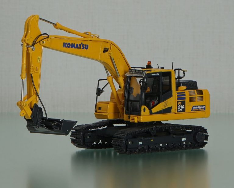 Komatsu PC210 LCi-11 crawler hydraulic excavator