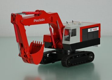 Poclain EC 1000 Retro crawler hydraulic mining shovel