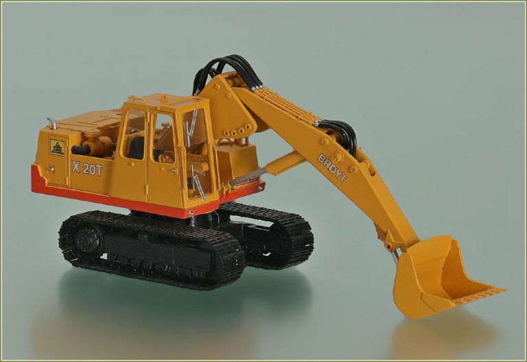 Broyt X20T crawler hydraulic excavator