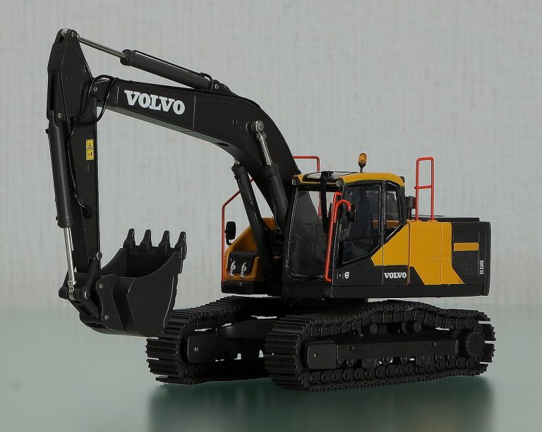 Volvo EC 220E crawler hydraulic excavator