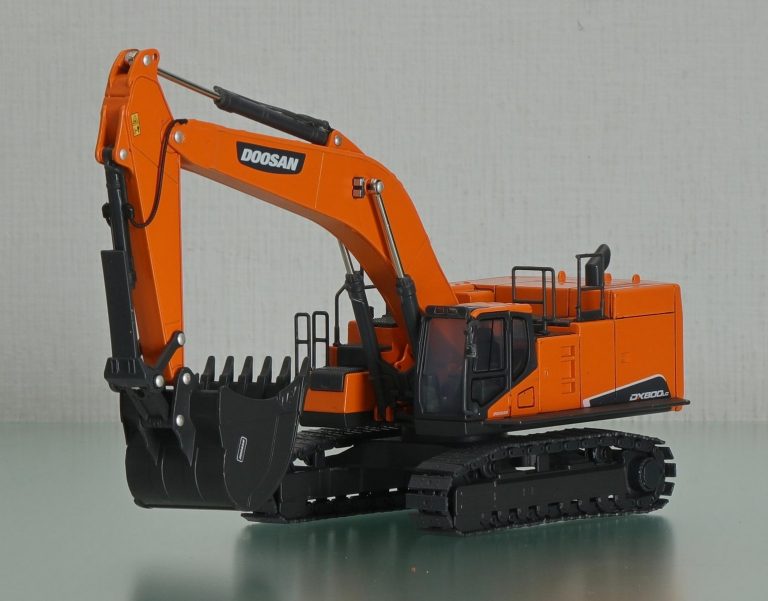 Doosan DX800LC-5B crawler hydraulic excavator