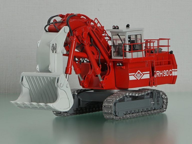 Orenstein & Koppel O&K RH 90C crawler hydraulic mining shovel