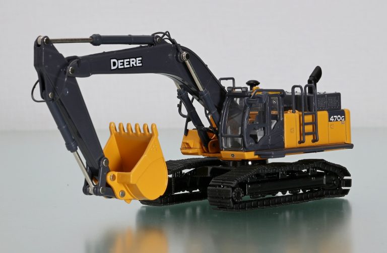John Deere 470G LC crawler hydraulic excavator