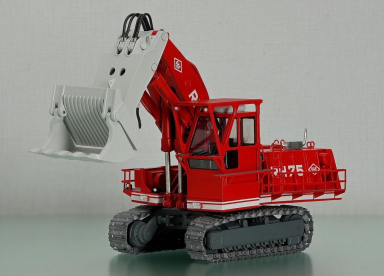 O&K RH 75-A career crawler hydraulic excavator